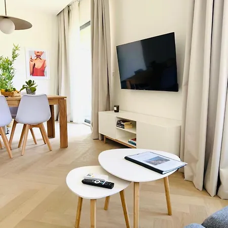 3 Kj One Bedroom In The Village Centre Lägenhet *