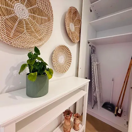 3 Kj One Bedroom In The Village Centre Lägenhet *