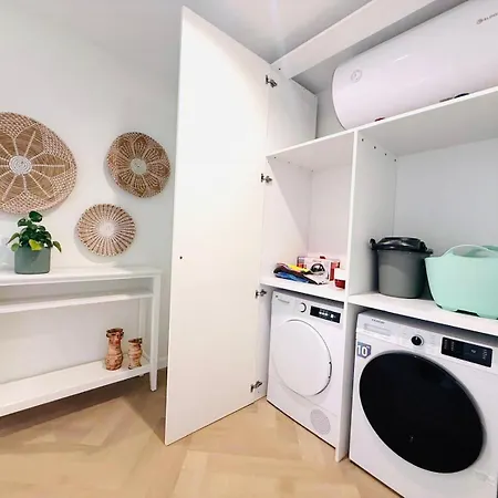 3 Kj One Bedroom In The Village Centre Lägenhet
