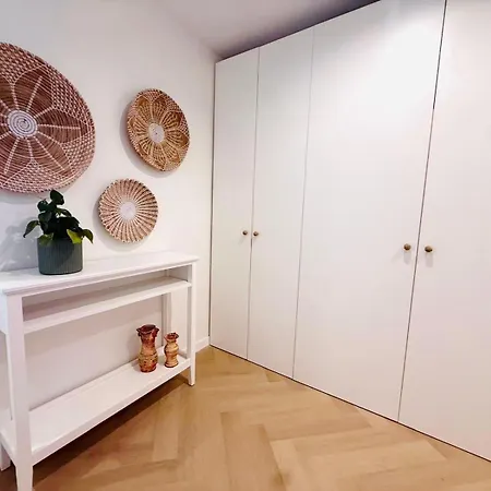 アパート 3 Kj One Bedroom In The Village Centre メーリッハ