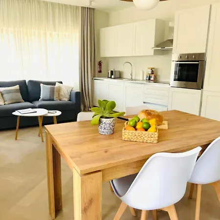 3 Kj One Bedroom In The Village Centre Lägenhet *