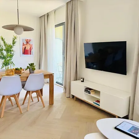 3 Kj One Bedroom In The Village Centre * Mellieħa